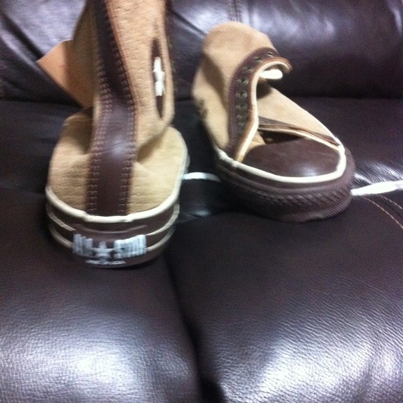 Converse Brown on Brown - Picture 2 of 3